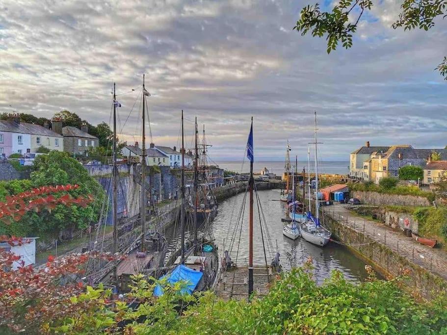 Stunning Yacht Sea Lion In Charlestown Harbour, Cornwall Hotell Exteriör bild