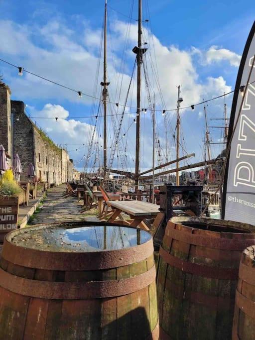 Stunning Yacht Sea Lion In Charlestown Harbour, Cornwall Hotell Exteriör bild